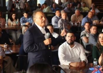 Manlio Fabio Beltrones pide suspender construcción de vías