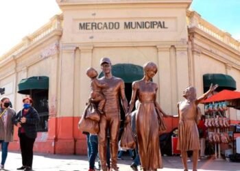 Gobernador supervisa la rehabilitación del Mercado Municipal de Hermosillo