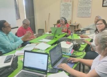 Sonorenses participan en realización de libros en indígena