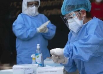 Nuevas variantes FLiRT y KP2 de COVID-19 amenazan con ola de contagios