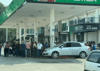 Maestros de SNTE Chiapas regalan combustible