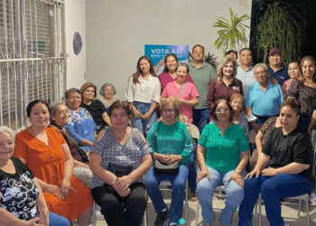 Reunión de Elly Sallard en colonia Villa de Seris