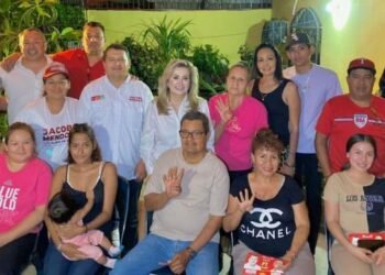 Ely Sallard visita colonias Villa Bonita y El Apache