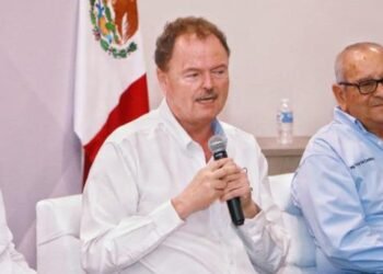 Ernesto Gándara firma apoyo a mineros en Sonora