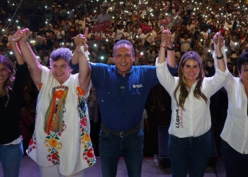 Manlio Fabio Beltrones cierra su campaña en Álamos