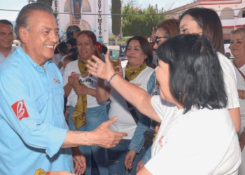 Manlio Fabio Beltrones se reúne con mujeres de Sonora
