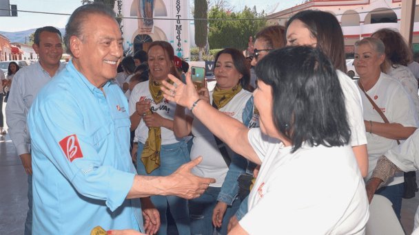 Manlio Fabio Beltrones se reúne con mujeres de Sonora Manlio Fabio Beltrones se reúne con mujeres de Sonora