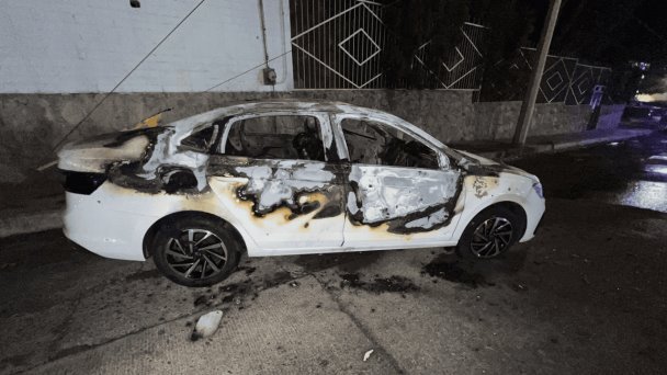 Localizan vehículo incendiado con cuerpo dentro en Nogales Localizan vehículo incendiado con cuerpo dentro en Nogales