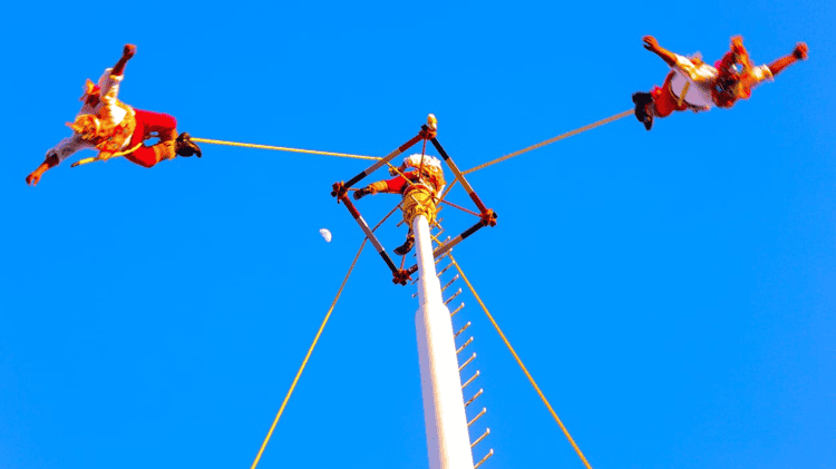 Voladores de Papantla mantienen su tradición en Hermosillo