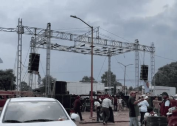 Cae lona durante mitin; hay 39 lesionados