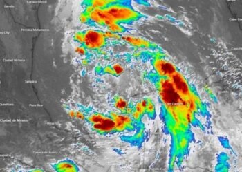 Veracruz en alerta máxima por fuertes lluvias y potencial ciclón tropical