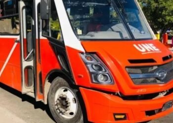 ¡Acoso en camión urbano! Detienen a hombre que manoseó a una joven