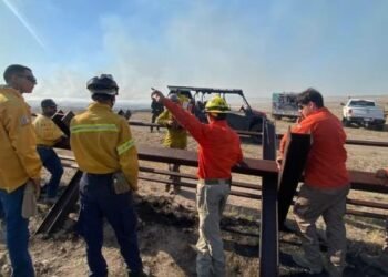 Combaten incendios forestales frontera de Agua Prieta