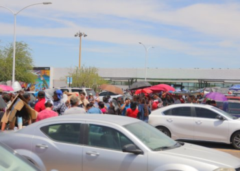 Votan en la casilla especial del Aeropuerto Internacional