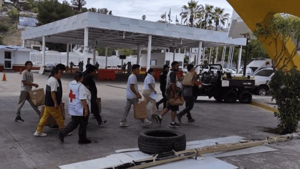 Migrantes reciben atención por altas temperaturas en Sonora Migrantes reciben atención por altas temperaturas en Sonora