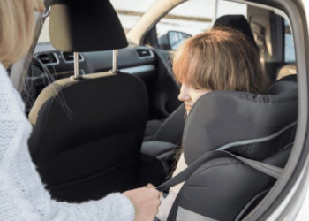 Prohibido que Menores de 12 Años Viajen en Asiento Delantero