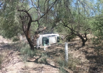 Joven sufre accidente carretero