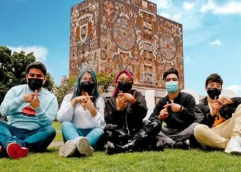 La UNAM Vuelve al Uso de Cubrebocas por Aumento de Casos de COVID-19