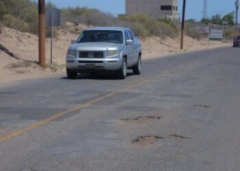 Pobladores inconformes por baches en Bahía de Kino