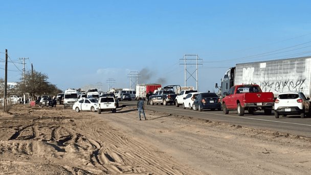 Bloqueo de carretera a Bahía de Kino por fallas eléctricas Bloqueo de carretera a Bahía de Kino por fallas eléctricas