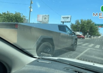 Cybertruck sorprende por las calles de Hermosillo