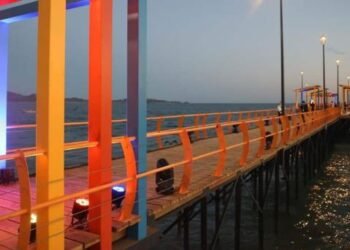 Cae joven por tirarse clavados en muelle de Bahía de Kino