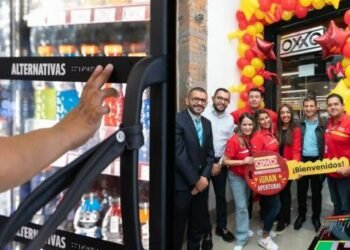 Oxxo abre tienda para personas con discapacidad