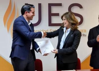 Martha Patiño nombrada primera rectora UES