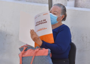 Ayuntamiento entrega más de mil títulos de propiedad