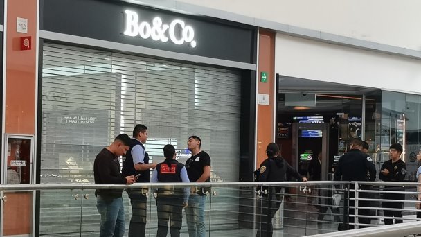 asaltan joyería Bo&Co y se llevan 50 piezas asaltan joyería Bo&Co y se llevan 50 piezas