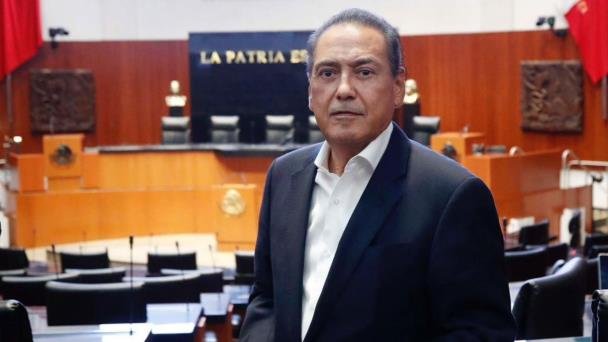 Manlio Fabio Beltrones se registra en el Senado Manlio Fabio Beltrones se registra en el Senado