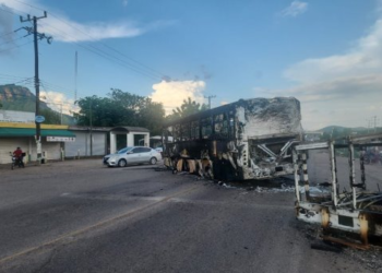 Retiran restos de enfrentamientos en Culiacán