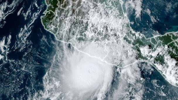 Depresión tropical evoluciona a huracán Carlotta el viernes Depresión tropical evoluciona a huracán Carlotta el viernes
