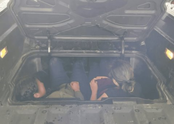 Detienen a hombre por ingresar a migrantes a EU ilegalmente