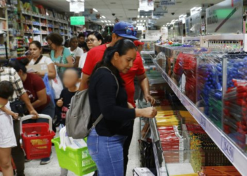 Encuesta revela más padres ahorraron para regreso a clases