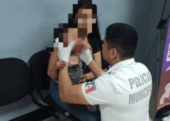 Da primeros auxilios a niño por ataque de perro