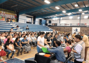 Entregan 440 mil uniformes escolares