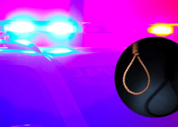 mujer encuentra colgado a su esposo en su casa