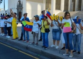 Venezolanos en Hermosillo se manifiestan en Museo de la Unison