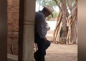 Yaquis amarran a exalcalde de Bácum a un poste