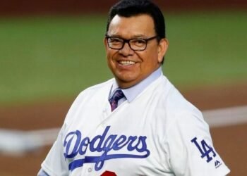 Fernando ‘Toro’ Valenzuela hospitalizado en Los Ángeles; fanáticos y compañeros envían mensajes de apoyo