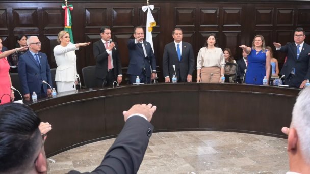 Antonio Astiazarán toma protesta como primer alcalde relecto Antonio Astiazarán toma protesta como primer alcalde relecto