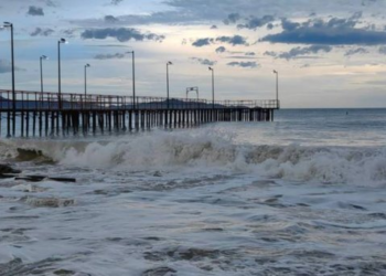 Cierran playa por tormenta tropical Ileana