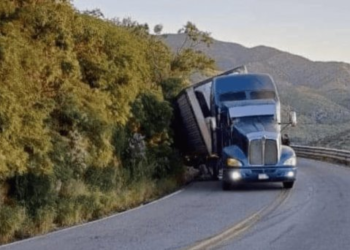 Carretera Ímuris-Cananea accidente provoca tránsito lento