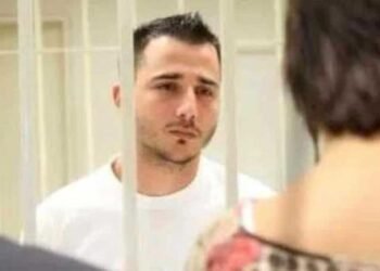 Diego Santoy se gradúa en la cárcel