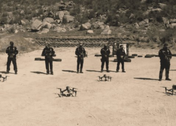 Drones policiacos vigilan territorios en disputa