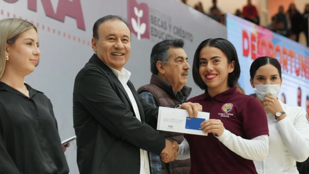 Entrega Sonora 330 mil becas en tres años Entrega Sonora 330 mil becas en tres años