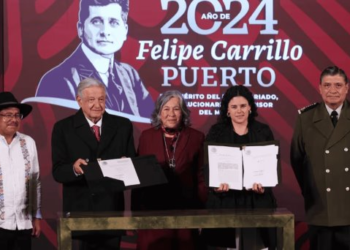 Firma AMLO reformas constitucionales en su último día