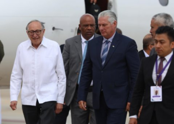 Llega Miguel Díaz-Canel a México para toma de posesión