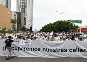 Marchan por la paz tras 20 días de violencia